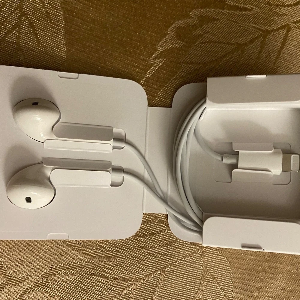 New Apple Ear pods wired with 2 pair of covers.